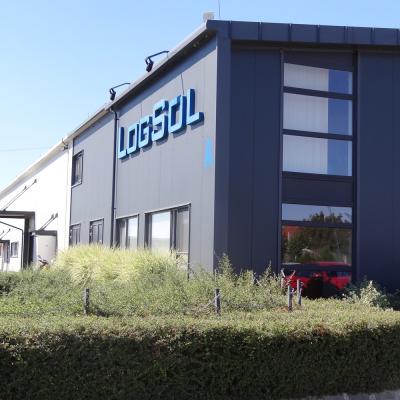 LogSol Kft. 280 m2 iroda és 950 m2 üzemcsarnok